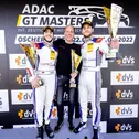 Die beiden siegreichen Piloten Ricardo Feller Jusuf Owega mit Teammanager Christian Land