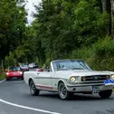 „American Way of Life“ auf der ADAC Europa Classic 2026: Das Ford Mustang GT 289 Convertible von Bernd Schneider und Nicole Oehm-Schneider.