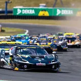 Die DTM-Stars rund um Jack Aitken erwartet in Oschersleben knapp acht Stunden Fahrzeit