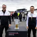 Gäste in Hockenheim: Thomas Laudenbach, Leiter Porsche Motorsport, und Alexander Pollich, Vorsitzender der Geschäftsführung der Porsche Deutschland GmbH (v. l., Foto: Porsche)