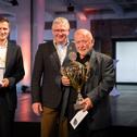 v.r.n.l. Der Sieger der Motorradwertung Bernd Stinski mit DMSB-Präsident Wolfgang Wagner-Sachs und ADAC Klassik Projektmanager Andre Lösch