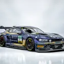 Im blauen Ford Mustang GT3 #1 mit goldenen Akzenten nehmen Max Reis und Emil Gjerdrum Platz (Foto: Haupt Racing Team)