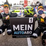 Ammermüller und Jaminet (v. l.) holten den ersten Porsche-Sieg in Sachsen