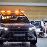 Die Re-Starts erfolgten hinter dem Safety-Car, dem neuen Cupra Formentor VZ