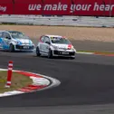 Cedric Fuchs und Mike Müller kämpfen hart um den Titel im ADAC Tourenwagen Junior Cup (Foto: ADAC Tourenwagen Junior Cup)
