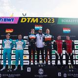 v.l.: Julien Apothéloz, Oscar Tunjo, Valentino Catalano, Oliver Brinkmann (Teamvertreter DRK Engineering), Robin Rogalski, Markus Pommer, Gary Hauser und Matthias Lüthen (Sieger Trophy)