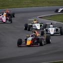 Jak Crawford (Nr. 52) reist als Tabellenzweiter nach Oschersleben 