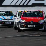 Julian Konrad, Mike Müller und Finn Niklas Wollnik lieferten sich im ersten Lauf des ADAC Tourenwagen Junior Cup einen spannenden Dreikampf (Foto: ADAC Tourenwagen Junior Cup)