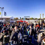 Fans im Fahrerlager
