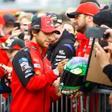 Autogrammjäger kamen beim Pitwalk auf ihre Kosten