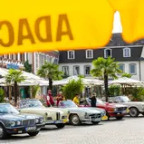 Besonderes Highlight für Zuschauer: In der Fußgängerzone in Merzig, an der Villeroy & Boch Welt und am Hochwälder Wohlfühlhotel stellt ein fachkundiger Moderator die Oldtimer vor.