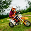 Selbstständiges Fahren auf dem MX-Bike