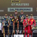 Das Podium am Salzburgring: Fabian Dybionka, Emil Gjerdrum, Leyton Fourie, Tim Zimmermann, Kiano Blum und Niklas Kalus (v.l.)