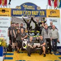 Eine starke Mannschaft: Das ADAC Opel Rally Junior Team feiert den JERC-Titel von Laurent Pellier und Marine Pelamourgues