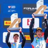 Thierry Neuville und Martijn Wydaeghe sind mit ihrem Hyundai i20 N Rally1 Hybrid derzeit die Führenden in der WRC