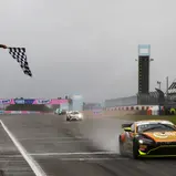 Sieg auf dem Nürburgring für den Aston Martin von Prosport Racing