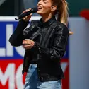 Yvonne Catterfeld sang die deutsche Nationalhymne.