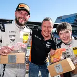 Pavel Lefterov und Mark Kastelic mit ihrem Teamchef Dominik Olbert 