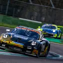 Mit Titelverteidiger Larry ten Voorde tritt der Porsche Sixt Carrera Cup Deutschland sechsmal bei der DTM an (Foto: Porsche)