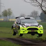 Auf dem Sprung: DRM-Leader René Mandel im Ford Fiesta R5