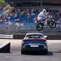 Adrian Guggemos begeisterte die DTM-Fans mit spektakulären Stunts