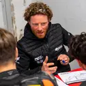 Stefan Nebel gibt seine Erfahrung an die Nachwuchstalente weiter (Foto: Markus Toppmoeller)