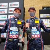 Zufriedene Gesichter hinter Masken: Antti Buri (l.) mit Nico Gruber