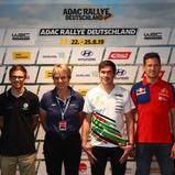 v.l.n.r. Klaus Bouillon (Saarländischer Minister Inneres, Bauen & Sport) Fabian Kreim (WRC 2) Jutta Kleinschmidt (Siegerin Rallye Dakar) Marijan Griebel (WRC 2) Sébastien Ogier (Citroen Total WRT)  Friedhelm Kissel (Rallye-Leiter)