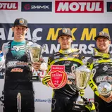 Tageswertung beim ADAC MX Youngster Cup v.l.n.r.: Cato Nickel ( Deutschland / KTM / WZ-Racing ), Oriol Oliver Vilar ( Spanien / KTM / WZ-Racing ) und Mike Gwerder ( Schweiz / KTM / WZ-Racing ) 