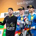 Das DTM-Podium mit Mirko Bortolotti, Luca Engstler und René Rast (l-r)