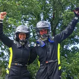 Ein starkes Team: Timo Schulz und Maresa Lade sind in- und außerhalb des Cockpits ein Paar