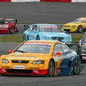 Ein Opel Astra V8 Coupé von Joachim Winkelhock nimmt an den Demorunden in der Eifel teil Ein Opel Astra V8 Coupé von Joachim Winkelhock nimmt an den Demorunden in der Eifel teil
