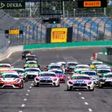 Start Rennen 1 auf dem Dekra Lausitzring