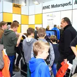 Reges Treiben am Stand des ADAC