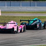 So sieht es auch in der Gesamtwertung des Prototype Cup Germany aus: Spitzenreiter Konrad Motorsport (vorne) mit Danny Soufi / Torsten Kratz wird von BWT Mücke Motorsport mit Julien Apothéloz / Riccardo Leone Cirelli gejagt