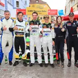 Zum vierten Mal in der DRM ganz vorne: Rallye-Pilot Fabian Kreim (3.v.r.)