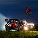 Bis in die Dunkelheit hinein führen die Tagesetappen der Central European Rally 2025 – für die Besucher gibt es Action und Unterhaltung von der ersten bis zur letzten Minute