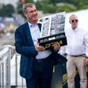 Bayerns Ministerpräsident Dr. Markus Söder überreichte am Sonntag den DTM-Siegerpokal