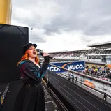 Julia Vieregge sang in Hockenheim die deutsche Nationalhymne