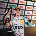 Laurin Heinrich nahm den Pokal für den zweiten Platz mit nach Hause