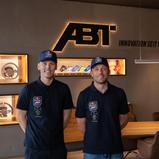 Abt Sportsline startet mit Luca Engstler und Marco Mapelli (l-r) in der DTM (Foto: Abt Sportsline)
