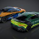 Heckansicht des Aston Martin Vantage GT4 und des McLaren 570S GT4 - Urheber: Berzerk Design