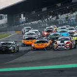 Der Rennstart der ADAC GT4 Germany auf dem Nürburgring