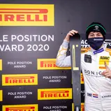 Pole-Setter Steijn Schothorst bekam exklusive Skier von Pirelli
