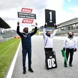 ADAC Sportpräsident Hermann Tomczyk (l.) gab das Start-your-engines-Signal für das 200. Rennen