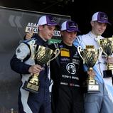 Siegerehrung nach Lauf zwei im ADAC Tourenwagen Junior Cup (v.l.n.r.): Maxim Felix Dacher (Zweiter), Storm Gjerdrum (Sieger), Finn Niklas Wollnik (Dritter) (Foto: ADAC Tourenwagen Junior Cup)