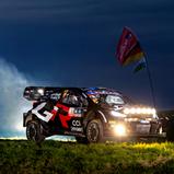 Bis in die Dunkelheit hinein führen die Tagesetappen der Central European Rally 2025 – für die Besucher gibt es Action und Unterhaltung von der ersten bis zur letzten Minute