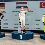 Laurin Heinrich ist weiterhin in der Spitzengruppe des Carrera-Cup-Klassements unterwegs
