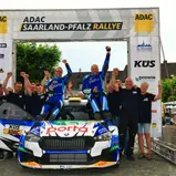 Dennis Rostek feiert mit Beifahrer Stefan Kopczyk den vorzeitigen Titelgewinn bei den DRM Masters