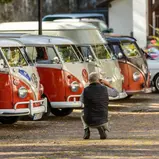 „Rollendes Museum“ hautnah: Oldtimer-Fans können die 70 Oldtimer der ADAC Europa Classic am 13. September auf dem US-Car-Festival „Route 66“ in Ruhpolding erleben.